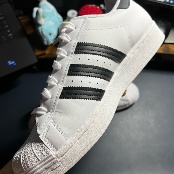 adidas Superstar shoes - Picture 3 of 3